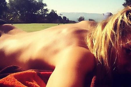 Den Sonntag verbrachte Supermodel Heidi Klum oben ohne in der Sonne