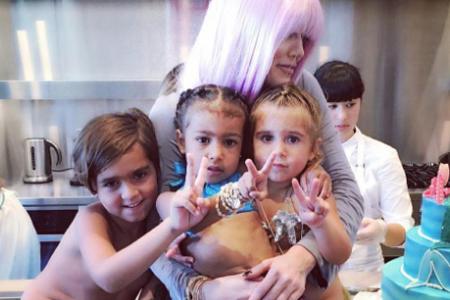 Meerjungfrauen-Feier: Khloé Kardashian mit ihren Nichten North und Penelope auf deren Geburtstagsfeier. Auch Neffe Mason ist...