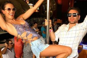 Sexy an der Stange: Topmodel Alessandra Ambrosio