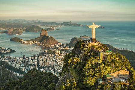 Die weltberühmte Christusstatue wacht über Rio und den 