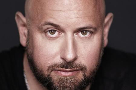 Jan Becker hypnotisiert Promis