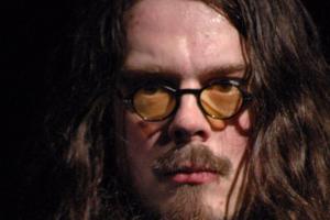 Jonathan Meese bei einer Veranstaltung in Berlin