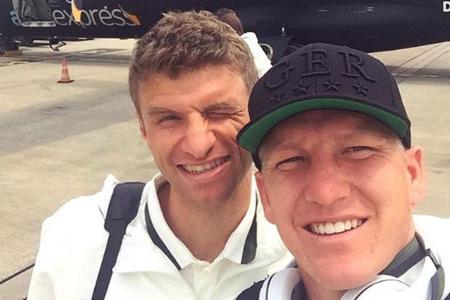 Bastian Schweinsteiger und Thomas Müller sind in Lille angekommen
