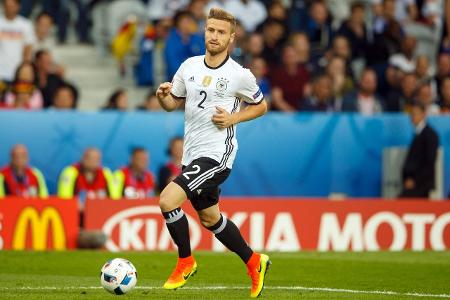 003 Shkodran Mustafi