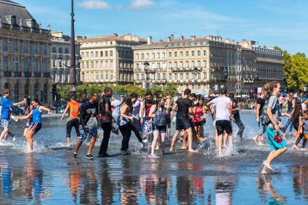Der einzige Spielort im Südwesten des Landes ist Bordeaux. Die Stadt ist aufgrund ihres hervorragenden Weins und ihrer exqui...