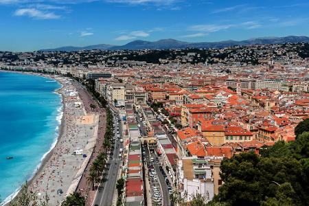 In Nizza können EM-Besucher das mediterrane Leben richtig gut genießen. Vor den Spielen lohnt es sich, einen Tag am Meer zu ...