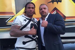Tim Wiese neben dem Profi-Wrestler Paul Levesque alias Triple H