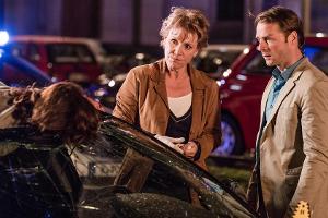"Marie Brand und das Erbe der Olga Lenau": Marie Brand (Mariele Millowitsch) und Jürgen Simmel (Hinnerk Schönemann) am Tatort