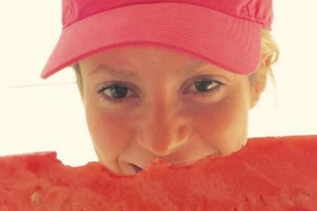 Mahlzeit: Shakira genießt eine Wassermelone