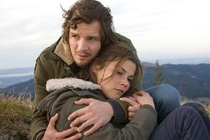 "Herbstkind": Christoph (Felix Klare) hat Emilia (Katharina Wackernagel) endlich gefunden.