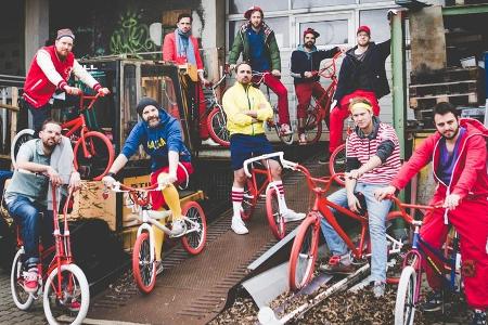 Für ihre VMX-Tour hat die Band Moop Mama ihre eigenen Fahrräder designt