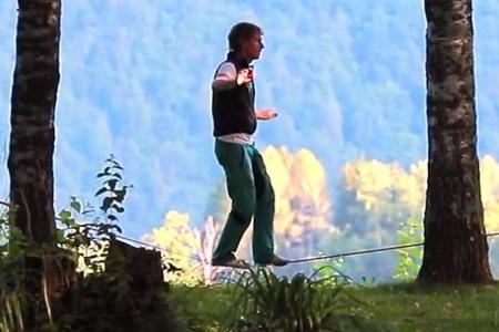 Gleichgewichtstraining inmitten der Natur