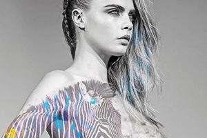 Cara Delevingne posiert nackt für die "I'm Not a Trophy"-Kampagne