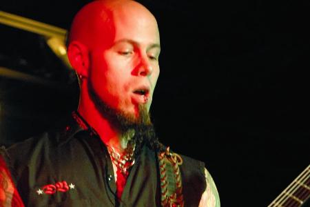 C.J. Pierce von Drowning Pool sucht derzeit den 
