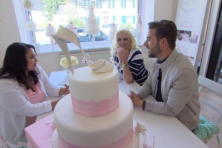 Lecker! Die Hochzeitstorte ist ganz nach Daniela Katzenbergers Geschmack