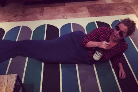 Amy Schumer posiert in einer Meerjungfrauenflosse