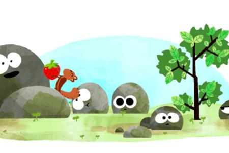 Eichhörnchen mit Erdbeere im Sommer-Setting