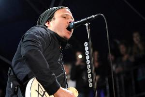 Tom DeLonge - hier bei einem Auftritt im Jahr 2011 - hat das Mikro an den Nagel gehängt