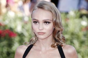Lily-Rose Depp ist die Tochter von Hollywood-Star Johnny Depp und seiner einstigen Lebensgefährtin Vanessa Paradis
