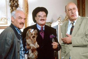 "Tatort: Blaues Blut": Stoever (Manfred Krug, r.) und Brockmöller (Charles Brauer, l.) mit dem schillernden Titelhändler Bec...