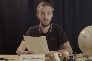 Im Stile einer Regierungserklärung: Jan Böhmermann hat sich am Mittwoch in Politik und schwarzem Humor versucht