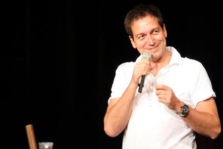 Dieter Nuhr bei einem Auftritt in Zürich