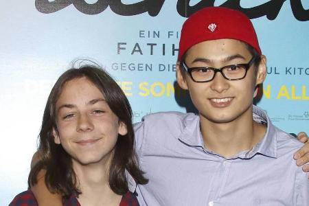 Tristan Göbel (li.) und Anand Batbileg bei der Premiere des Kinofilms 