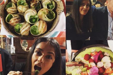 Die Schauspielerin Salma Hayek lässt es sich in einem Restaurant in Paris gutgehen