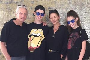 Happy Family: Michael Douglas mit Sohn Dylan, Ehefrau Catherine Zeta-Jones und Tochter Carys
