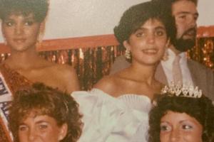 Bethenny Frankel (o.r.) gemeinsam mit Halle Berry (o.l.) bei einem Schönheitswettbewerb in den 80ern