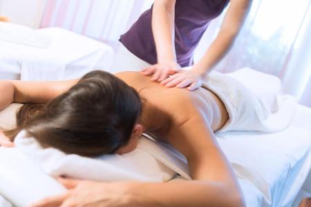 Auch eine wohltuende Massage darf nicht fehlen