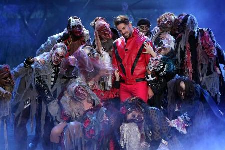 Bene Mayr tanzt bei seinem Solo zu 'Thriller' von Michael Jackson