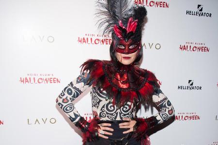 Malin Akerman (37) entschied sich für ein Kostüm im venezianisch angehauchten Stil: Das blonde Haar versteckte die gebürtige...