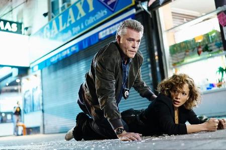 Harlee Santos (Jennifer Lopez) und Matt Wozniak (Ray Liotta) in 