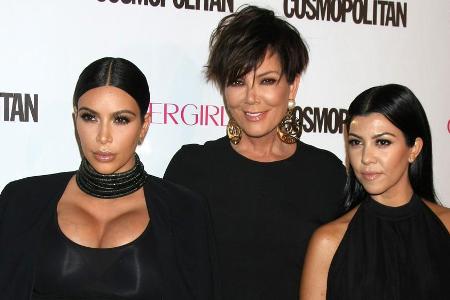 Kim Kardashian, Mama Kris Jenner und Schwester Kourtney (v.l.n.r.) bei einem Event im Jahr 2015