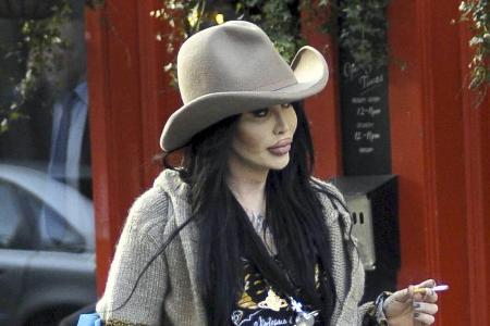 Pete Burns im Jahr 2011 bei einem Spaziergang durch London
