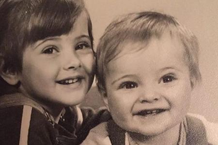 Jörn Schlönvoigt (rechts) als Kleinkind mit seiner Schwester Jenny