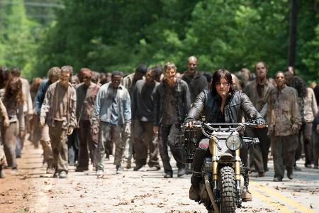 Norman Reedus (vorne) spielt in 