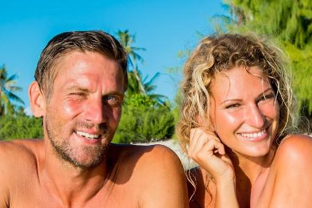 Janni Hönscheid und Peer Kusmagk auf der Insel der Versuchung in der RTL-Show 
