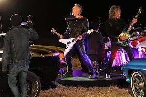 "Hier ist ein kleiner Einblick aus unserem Videodreh diesen Abend!", schreibt Metallica unter dieses Bild