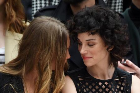 Vergangene Konstellation: Cara Delevingne und Annie Clark im September 2015 bei einer Modenschau