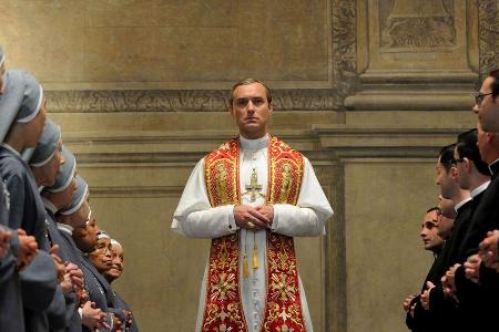 Jude Law gibt das Oberhaupt der katholischen Kirche