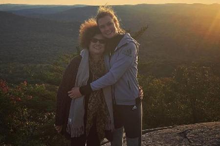 Happy Birthday: Model Karlie Kloss umarmt ihre Mutter