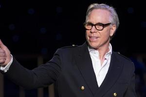Tommy Hilfiger hätte kein Problem damit, Melania Trump auszustatten