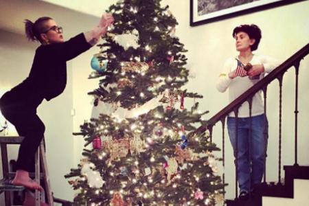 Bei den Osbournes steht die Weihnachtstanne schon