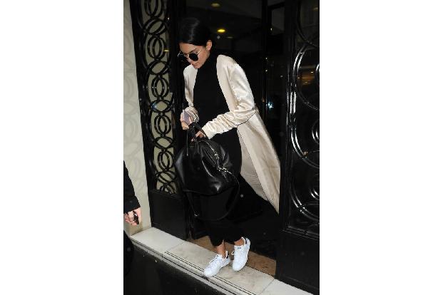 ...Kendall kann, können wir auch! Also rein in den langen Mantel und raus in den Regen. Und wenn die Sonne wieder einmal sch...