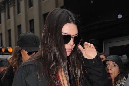 In New York tobt derzeit die Fashion Week - und so ist es nur wenig verwunderlich, dass die Promis in Scharen anreisen, um s...