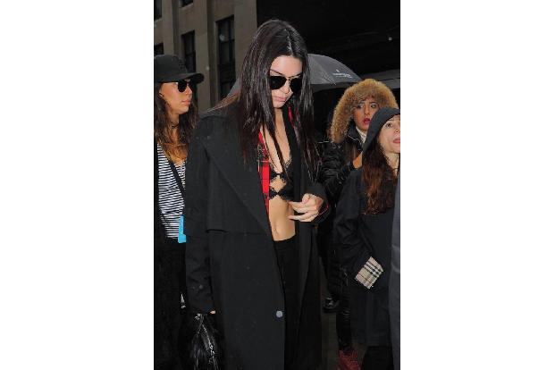 ...für den Winter 2016/2017 anzusehen. Kendall Jenner etwa wurde am Dienstag gesichtet, als sie gerade die Catwalk-Show von ...