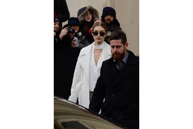 ...gern gesehenes Gesicht - und zwar nicht nur bei der Show von Chanel, sondern auch bei Versace und Co.. Bei Chanel nicht f...