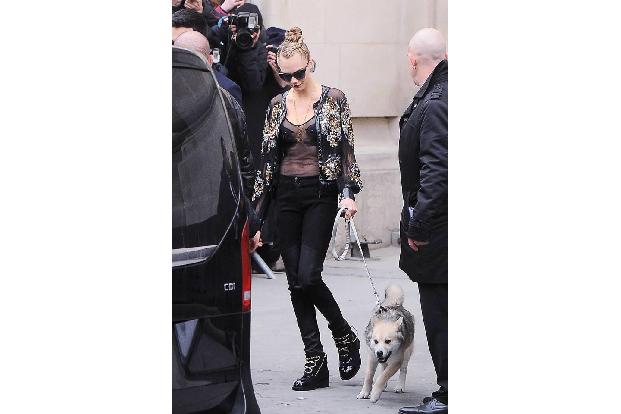 ...Cara Delevingne - schließlich galt sie lange Zeit als Muse von Chef-Designer Karl Lagerfeld. So richtig...